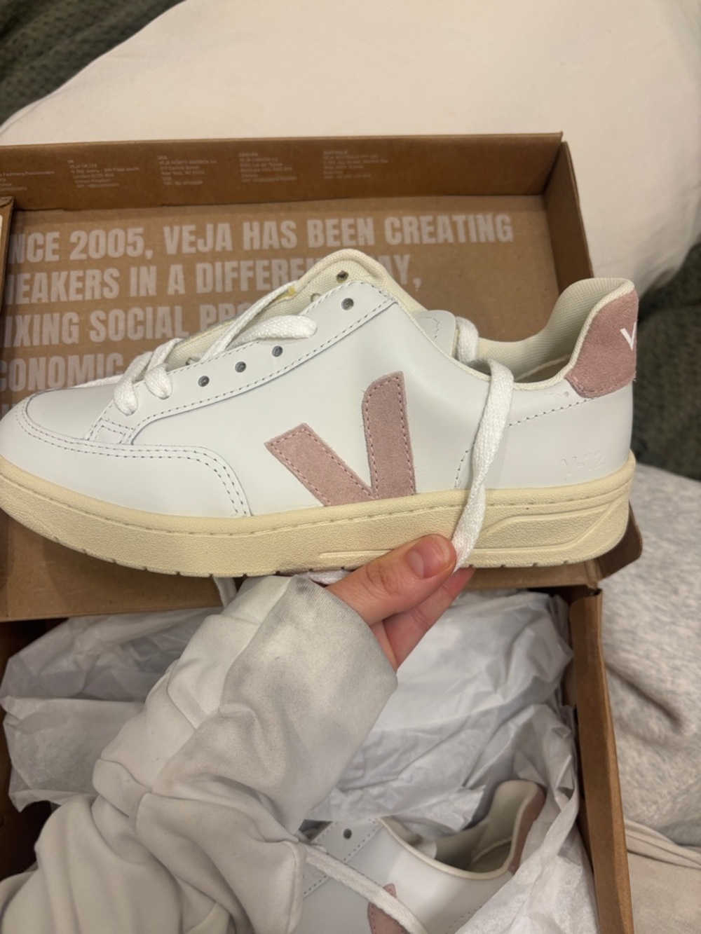 New Veja White Leather Sneakers with Pink V Detail - Picture 3 of 3